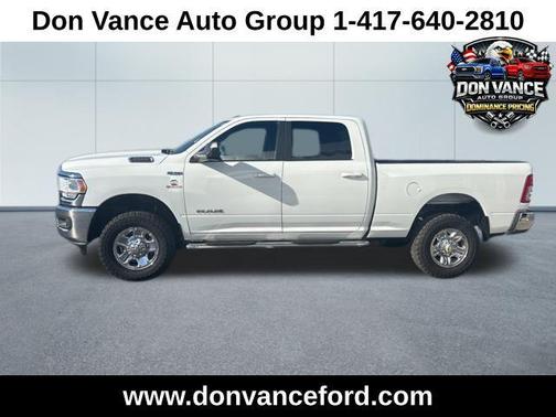 Bright White Clearcoat 2022 RAM 2500 Big Horn Crew Cab 4x4 6'4' Box