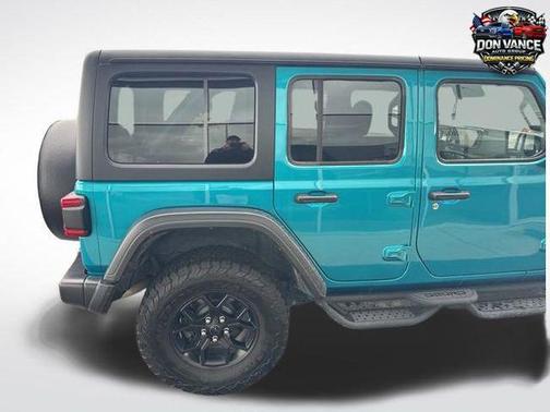 Bikini Pearl Coat 2024 Jeep Wrangler Willys