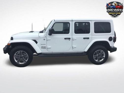 Bright White Clearcoat 2022 Jeep Wrangler Unlimited Sahara