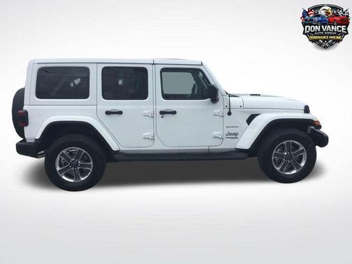 Bright White Clearcoat 2022 Jeep Wrangler Unlimited Sahara