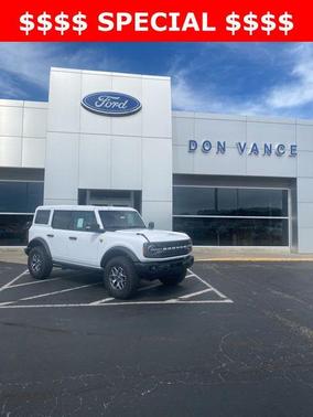 Oxford White 2025 Ford Bronco Badlands SUV