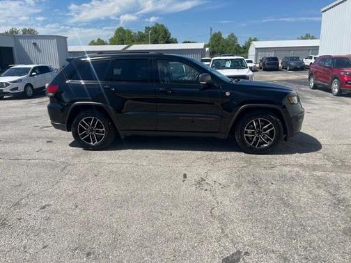 Photo 5 of 32 of 2021 Jeep Grand Cherokee Trailhawk