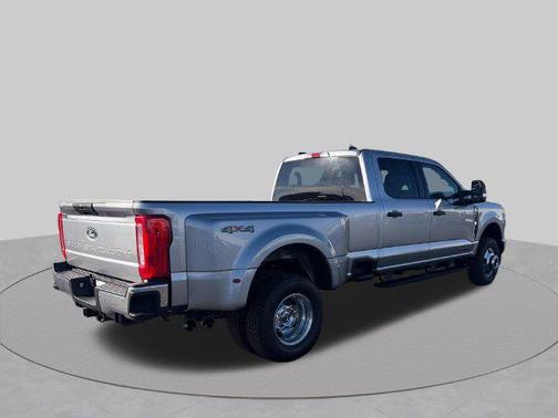 Iconic Silver Metallic 2027 Ford F-350 XLT