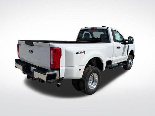 Oxford White 2027 Ford F-350 XL