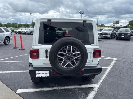 2024 Jeep Wrangler 4-Door Sahara 4x4