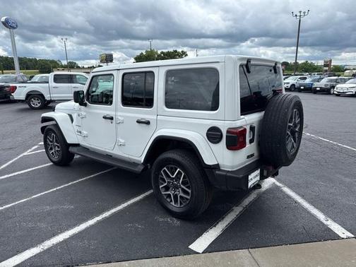 2024 Jeep Wrangler 4-Door Sahara 4x4