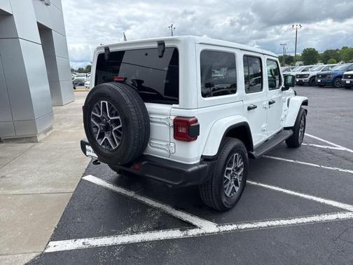 2024 Jeep Wrangler 4-Door Sahara 4x4