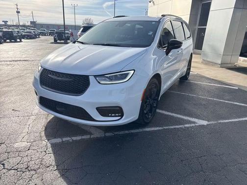 Bright White Clearcoat 2025 Chrysler Pacifica Limited