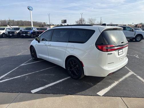 2025 Chrysler Pacifica Limited