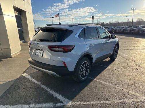 2026 Ford Escape PHEV SE