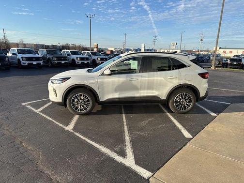 2026 Ford Escape PHEV SE