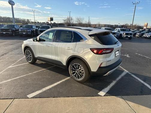 2026 Ford Escape PHEV SE