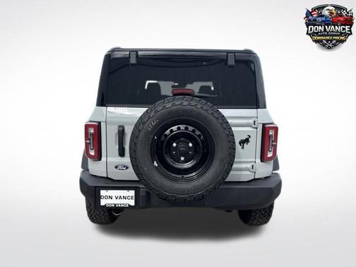 Avalanche Gray 2026 Ford Bronco Outer Banks