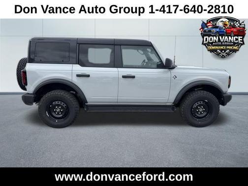 Avalanche Gray 2026 Ford Bronco Outer Banks
