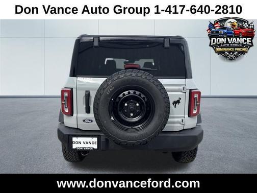 Avalanche Gray 2026 Ford Bronco Outer Banks