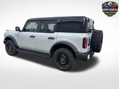 Avalanche Gray 2026 Ford Bronco Outer Banks