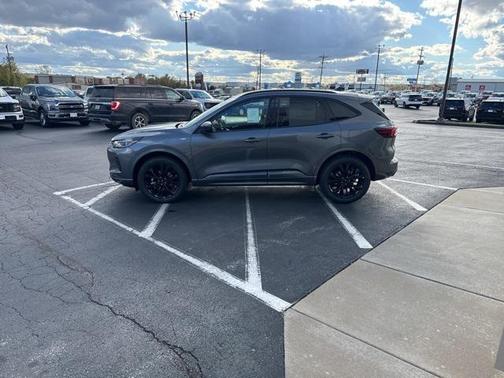 2026 Ford Escape ST-Line Elite