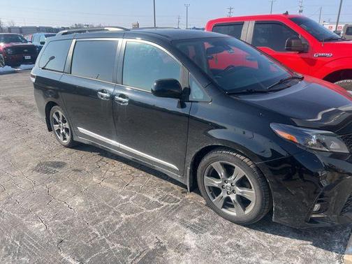 2020 Toyota Sienna SE