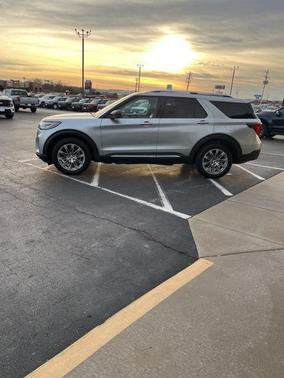 2025 Ford Explorer Platinum