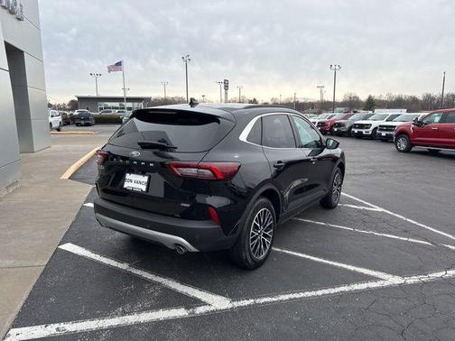 2025 Ford Escape PHEV SE