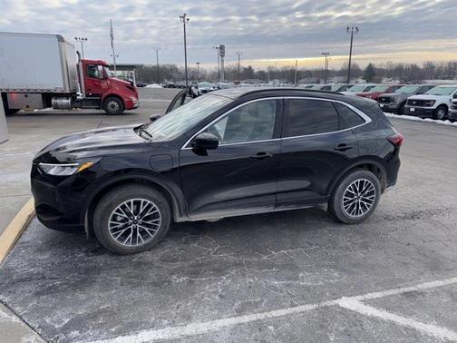 2025 Ford Escape PHEV SE