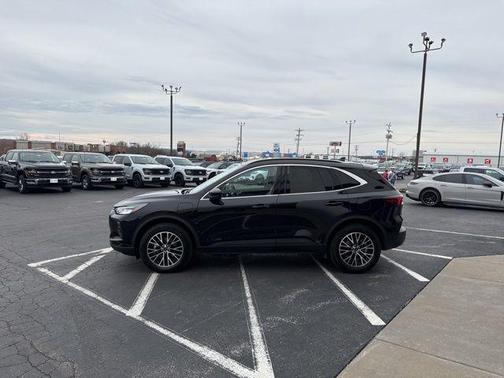2025 Ford Escape PHEV SE