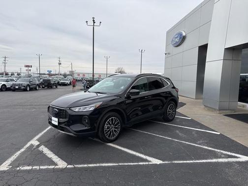 2025 Ford Escape PHEV SE