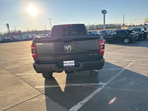 2024 RAM 2500 Laramie Crew Cab 4x4 6'4' Box