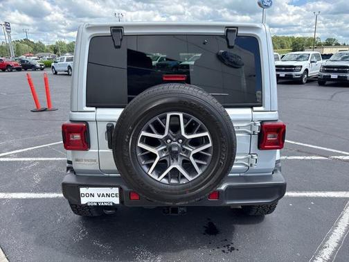2024 Jeep Wrangler 4-Door Sahara 4x4