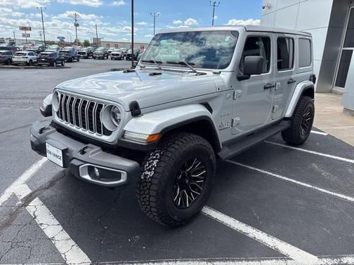2024 Jeep Wrangler 4-Door Sahara 4x4