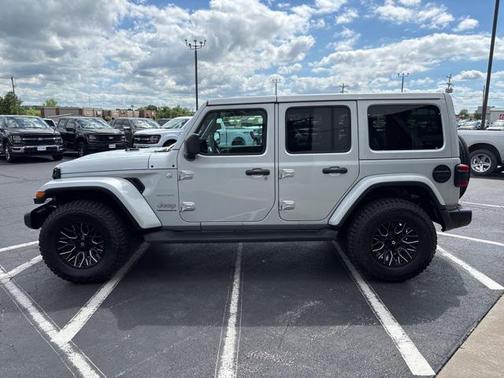 2024 Jeep Wrangler 4-Door Sahara 4x4