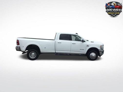Bright White Clearcoat 2021 RAM 3500 Laramie Crew Cab 4x4 8' Box