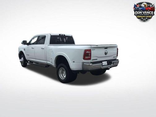 Bright White Clearcoat 2021 RAM 3500 Laramie Crew Cab 4x4 8' Box