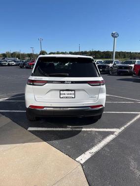 2025 Jeep Grand Cherokee Laredo