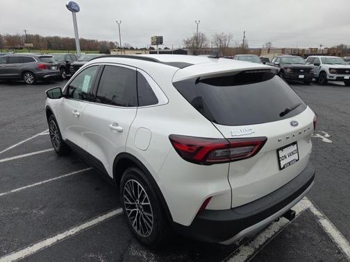 2026 Ford Escape PHEV SE