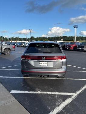 2024 Volkswagen Atlas 2.0T SE w/Technology 4MOTION
