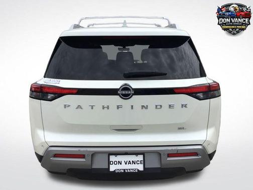 Pearl White Tricoat 2024 Nissan Pathfinder SL FWD