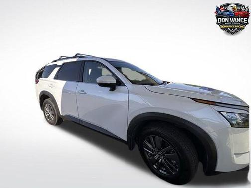 Everest White Pearl Tricoat 2025 Nissan Pathfinder SV 4WD