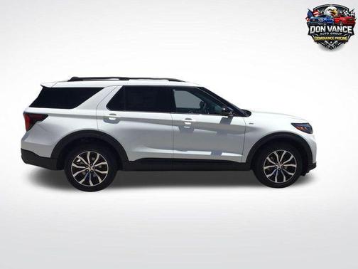 Star White Metallic Tri-Coat 2026 Ford Explorer ST-Line