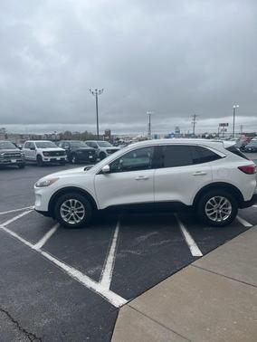 2020 Ford Escape SE