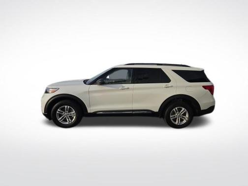 Star White Metallic Tri-Coat 2023 Ford Explorer XLT