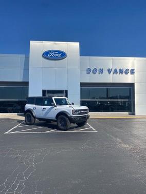Oxford White 2025 Ford Bronco Badlands SUV