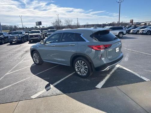 2023 INFINITI QX50 LUXE AWD