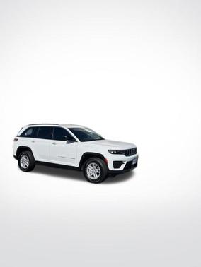 Bright White Clearcoat 2025 Jeep Grand Cherokee Laredo