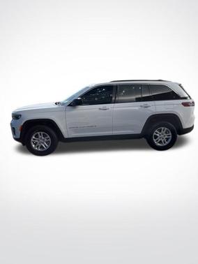 Bright White Clearcoat 2025 Jeep Grand Cherokee Laredo