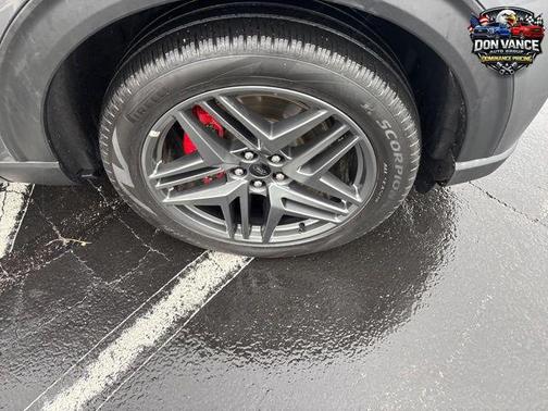 Gray Metallic 2025 Ford Explorer ST-Line