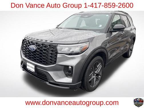 Gray Metallic 2025 Ford Explorer ST-Line