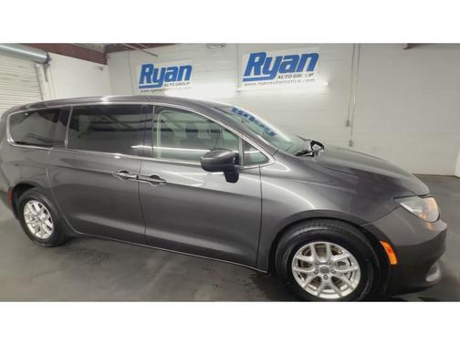 Granite Crystal Metallic Clearcoat 2022 Chrysler Voyager LX