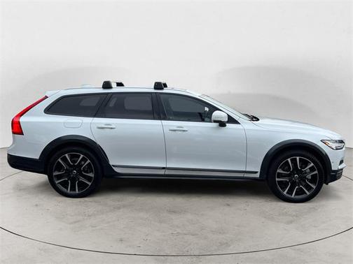 2018 Volvo V90 Cross Country T5
