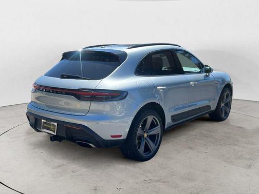 Dolomite Silver Metallic 2025 Porsche Macan Macan